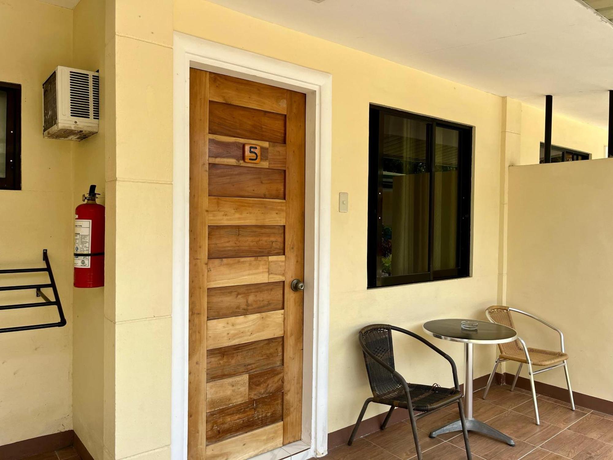 Midnite Inn Panglao City Exterior foto